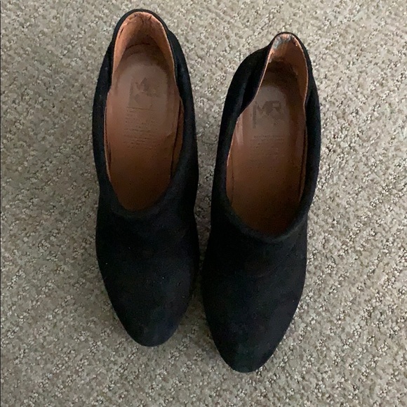 SUEDE HIGH HEELED BOOTIES! - Picture 3 of 5